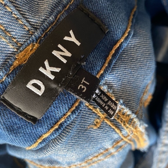 DKNY girl denim shortalls. Size 3T - Picture 7 of 7